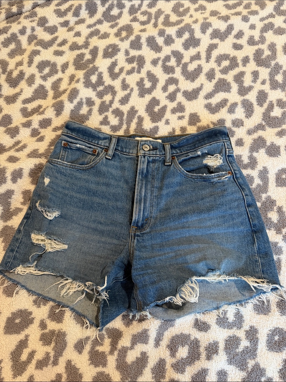 Abercrombie & Fitch 4”High Rise Mom Short